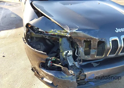 2018 Jeep Cherokee Latitude Plus Fwd z USA, uszkodzony, nr VIN 1C4PJLLB2JD504389